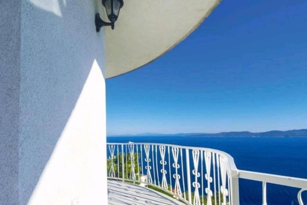 Apartment Rio 2 With Sea View, Free Parking, Wifi Pisak Kültér fotó